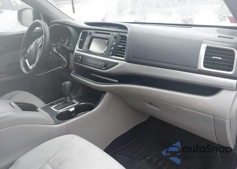 2016 Toyota Highlander Le V6 z USA, uszkodzony, nr VIN 5TDBKRFH0GS353138